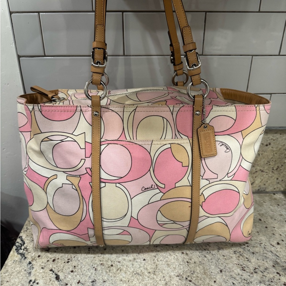 Vintage Y2K Coach pink and tan signature shoulder tote bag Super, super, cute!!!